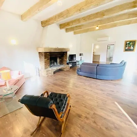 Villa La Lou Castel *