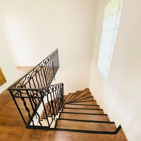 Villa La Lou Castel *