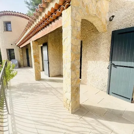 Villa La Lou Castel