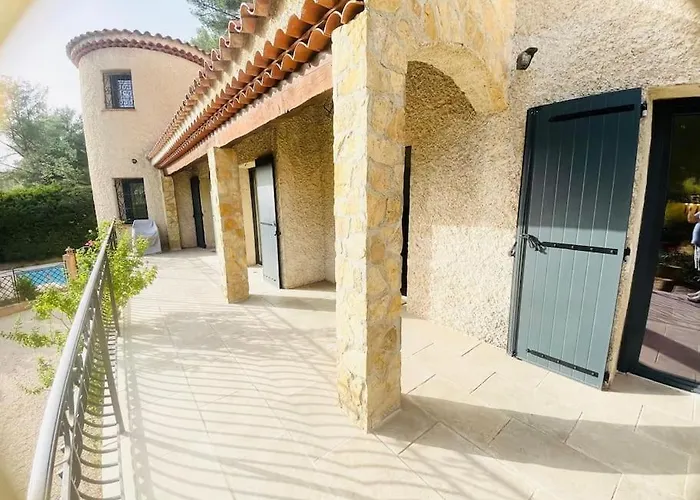 Villa La Lou Castel